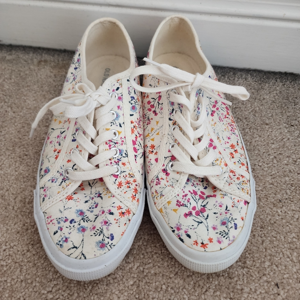 Women's Old Navy floral shoes size 8.5